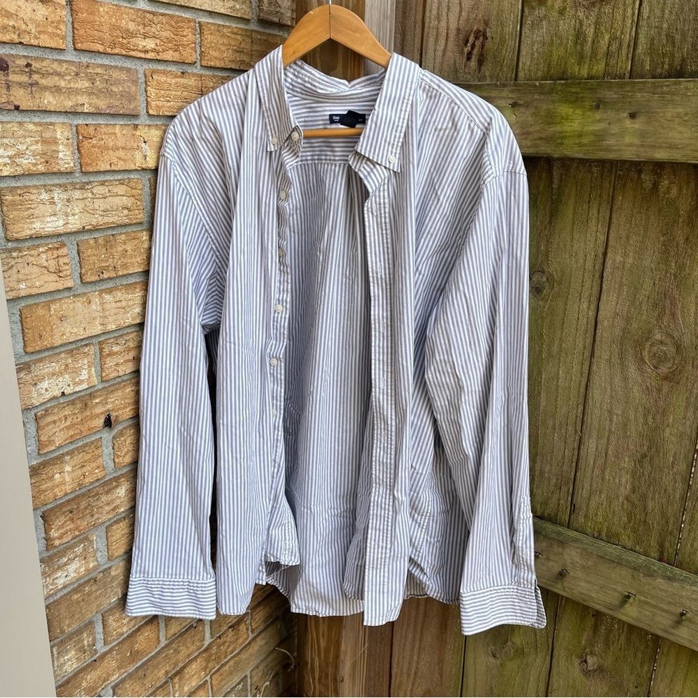 GAP Men's Gray and White Striped Casual Shirt